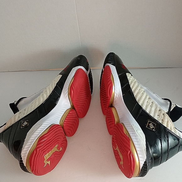 LeBron XVI SB 'Remix' - Picture 5 of 10